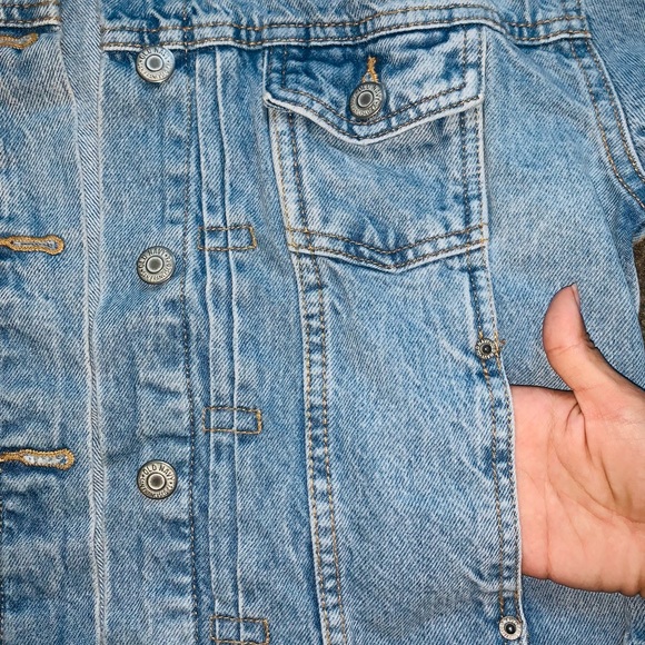 NWOT Old Navy XS Blue Light Wash Button Up Distressed Cutoff Denim Jean Jacket - Picture 2 of 4